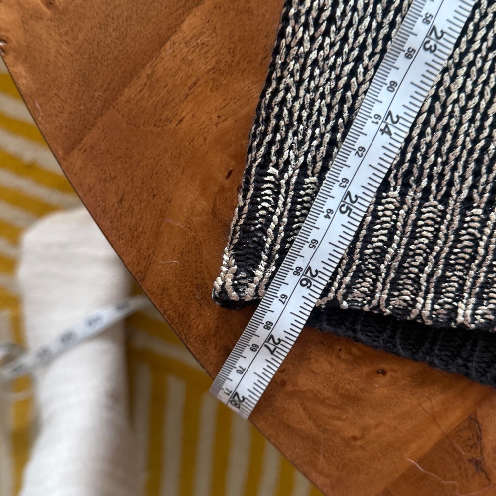 Metallic Knit V-Neck Sweater - Picture 7 of 9